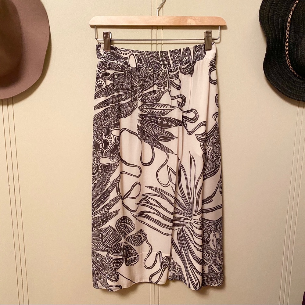 THEORY | 100% Silk Skirt Cream with Black Flowers